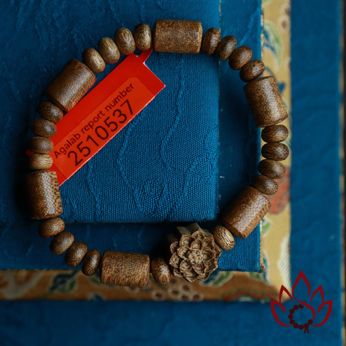 Vòng Trầm Hương Bất Quy Tắc | Charm Hoa Sen | 8 Ly | Trầm Tốc Kiến Tự Nhiên Lâu Năm